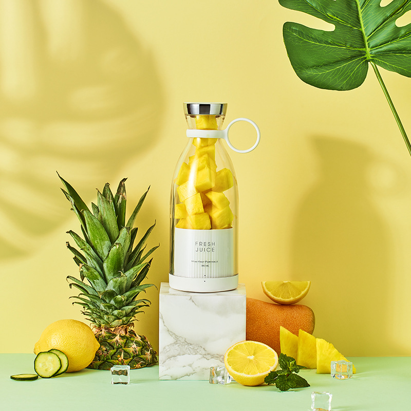 便攜式多功能USB充電榨汁杯 水果電動果汁攪拌杯!手動榨汁!純果汁 無果渣! 便攜式多功能USB充電榨汁杯 水果電動果汁攪拌杯!手動榨汁!純果汁 無果渣!